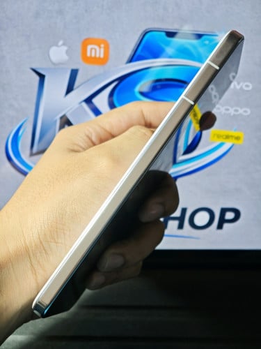 📱iQOO 13  / China  💾RAM12G+12G/Storage256G✅នៅស្អាត99%(លក់មានការធានាត្រឹមត្រូវ)