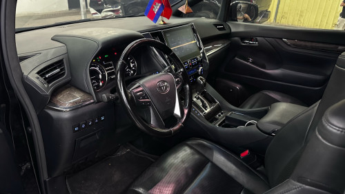 Toyota Alphard hybridមួយទឹកស្លាកលេខ