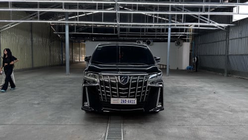Toyota Alphard hybridមួយទឹកស្លាកលេខ