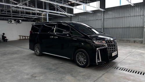 Toyota Alphard hybridមួយទឹកស្លាកលេខ