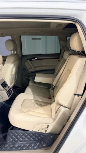 Audi Q7 ឆ្នាំ2010 (ម៉ាស៊ូត) តម្លៃ11500$
