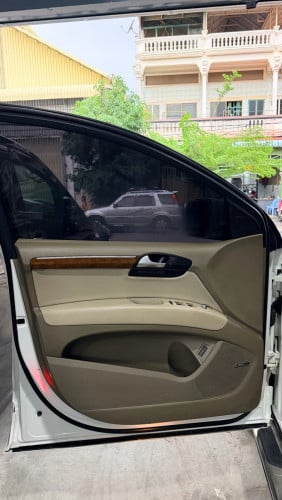 Audi Q7 ឆ្នាំ2010 (ម៉ាស៊ូត) តម្លៃ11500$