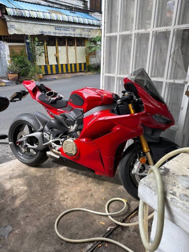 Ducati V4s full tax
