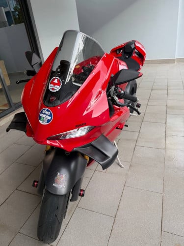 Ducati V4s full tax
