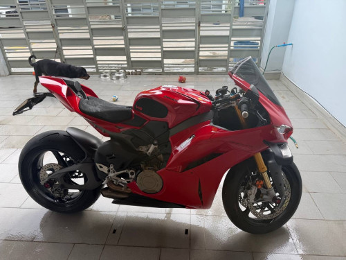 Ducati V4s full tax