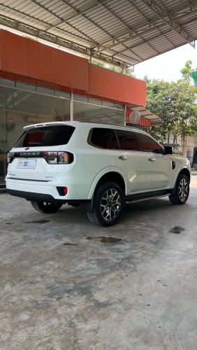 Ford Everest 2023 Titanium ប្រើបាន២មុឺនគីឡូជាង ស្កុត១ជុំ