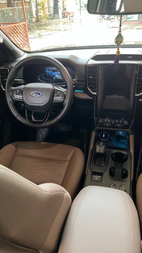 Ford Everest 2023 Titanium ប្រើបាន២មុឺនគីឡូជាង ស្កុត១ជុំ