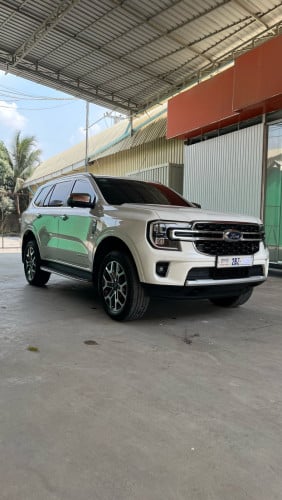 Ford Everest 2023 Titanium ប្រើបាន២មុឺនគីឡូជាង ស្កុត១ជុំ