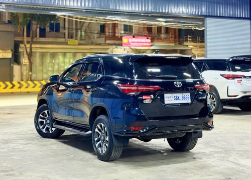 Fortuner Legender 2022 ខ្មៅ 2មុឺនKmជាង