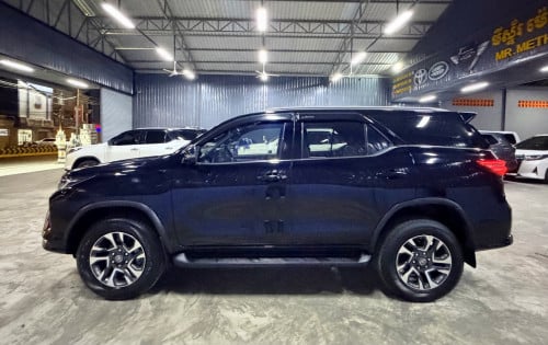 Fortuner Legender 2022 ខ្មៅ 2មុឺនKmជាង