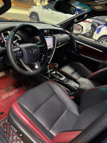 Fortuner Legender 2022 ខ្មៅ 2មុឺនKmជាង