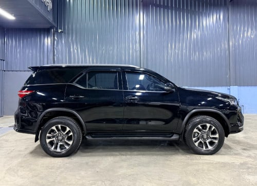 Fortuner Legender 2022 ខ្មៅ 2មុឺនKmជាង