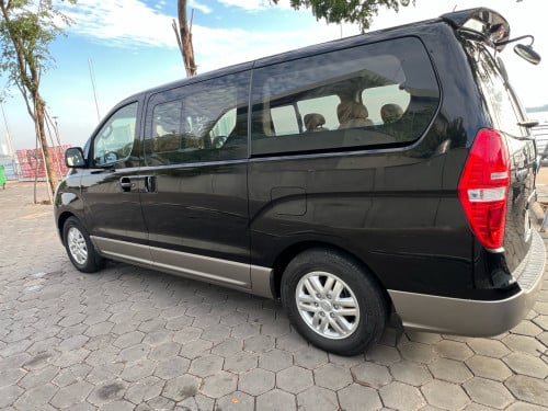 H1 Hyundai year 2016 ឡាននៅថ្មីណាស់27230kmគីឡូតិចណាស់