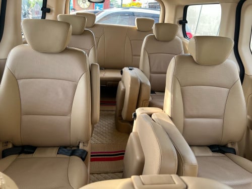 H1 Hyundai year 2016 ឡាននៅថ្មីណាស់27230kmគីឡូតិចណាស់