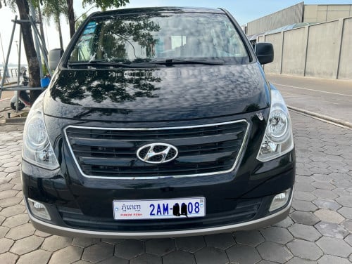 H1 Hyundai year 2016 ឡាននៅថ្មីណាស់27230kmគីឡូតិចណាស់