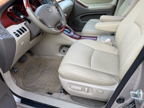 Highlander 2005 V4 បុង១ បើកតំបូល កៅអីចុច