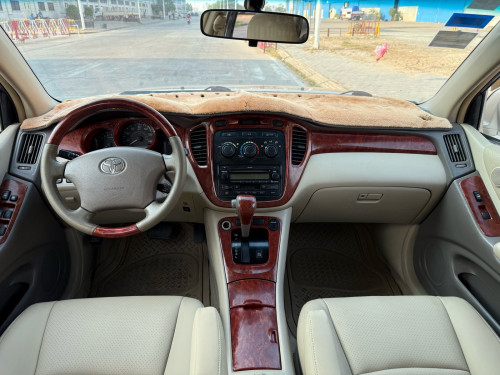 Highlander 2005 V4 បុង១ បើកតំបូល កៅអីចុច