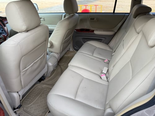 Highlander 2005 V4 បុង១ បើកតំបូល កៅអីចុច