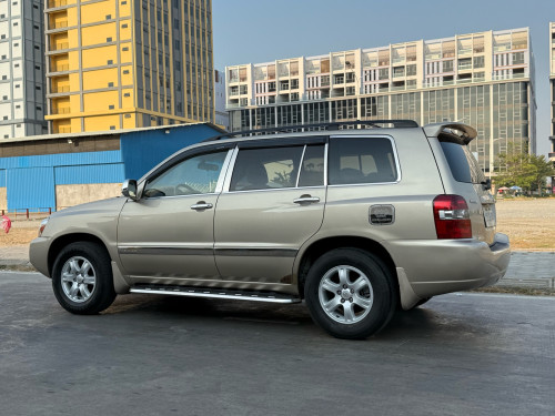 Highlander 2005 V4 បុង១ បើកតំបូល កៅអីចុច