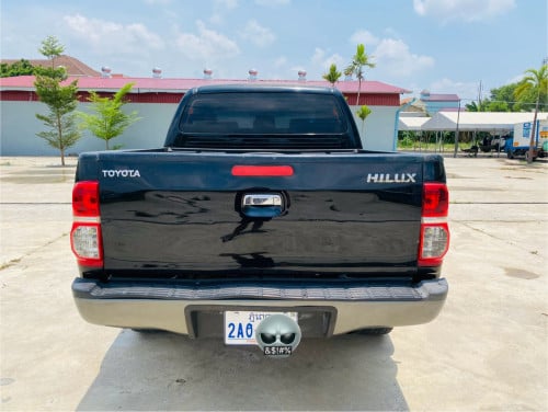 Hilux Vigo ឡេីង2012 (ស្តាំកែ)