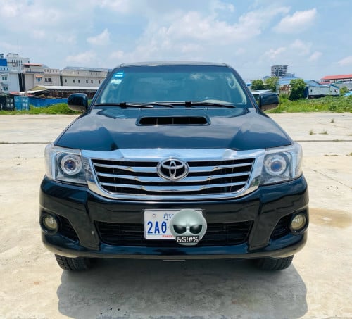 Hilux Vigo ឡេីង2012 (ស្តាំកែ)