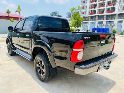 Hilux Vigo ឡេីង2012 (ស្តាំកែ)