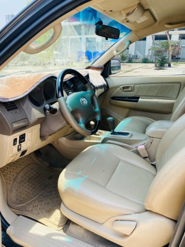 Hilux Vigo ឡេីង2012 (ស្តាំកែ)