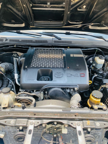 Hilux Vigo ឡេីង2012 (ស្តាំកែ)