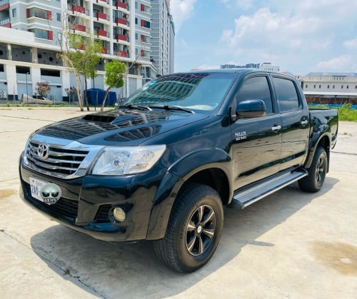 Hilux Vigo ឡេីង2012 (ស្តាំកែ)