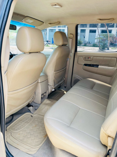 Hilux Vigo ឡេីង2012 (ស្តាំកែ)