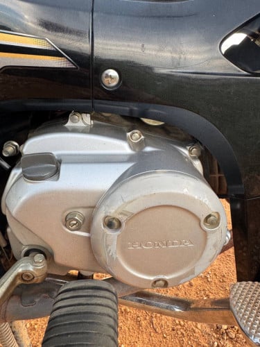 Honda dream 024 មួយទឹកក្រដាស់ពន្ធ ម៉ាសុីនតាន់ តម្លៃ1420$ 0962984916