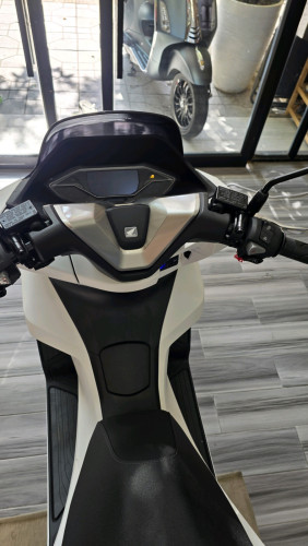 Honda PCX 125 ក្រដាស់ពន្ធ
