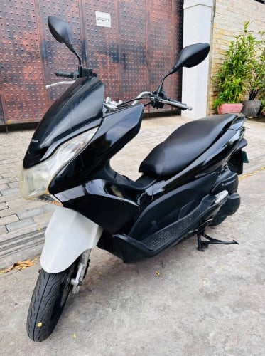 Honda PCX (125cc, year2014, 790$) have all documents