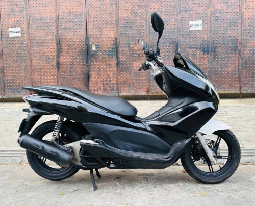 Honda PCX (125cc, year2014, 790$) have all documents
