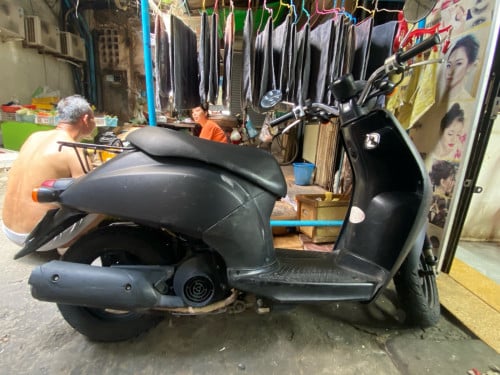 Honda today 50cc ឆ្នាំ2011 ស្លាកលេខ ម៉ាស៊ីនស្ងាត់ណាស់ មានដេរ មានជន្ទល់ចំហៀង ម្ចាស់ដើម