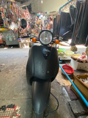 Honda today 50cc ឆ្នាំ2011 ស្លាកលេខ ម៉ាស៊ីនស្ងាត់ណាស់ មានដេរ មានជន្ទល់ចំហៀង ម្ចាស់ដើម