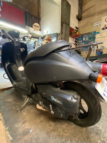 Honda today 50cc ឆ្នាំ2011 ស្លាកលេខ ម៉ាស៊ីនស្ងាត់ណាស់ មានដេរ មានជន្ទល់ចំហៀង ម្ចាស់ដើម