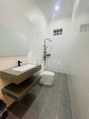 House for rent 4 bedroom near Foody mart O2