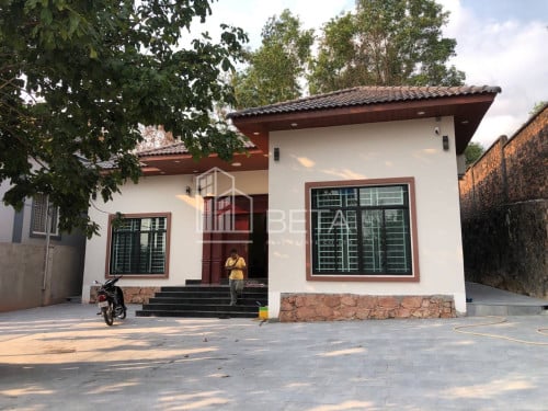 House for rent 4 bedroom near Foody mart O2
