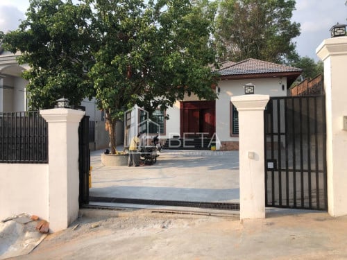 House for rent 4 bedroom near Foody mart O2