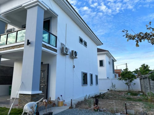 House For Seles