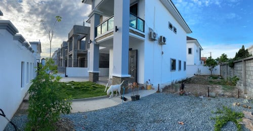 House For Seles