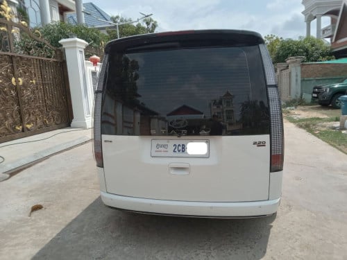 Hyundai STARIA Lounge 9 seats