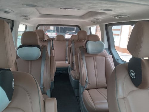 Hyundai STARIA Lounge 9 seats