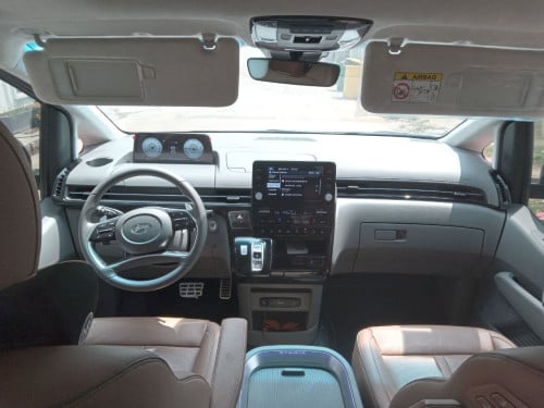 Hyundai STARIA Lounge 9 seats