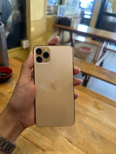 iPhone 11 Promax 256G ពណ៍ទឹកមាស LL/A នៅថ្មីអត់សូវប្រើ98% ហ្សុីនមួយជុំ •Memory 256G•ថ្ម 76%