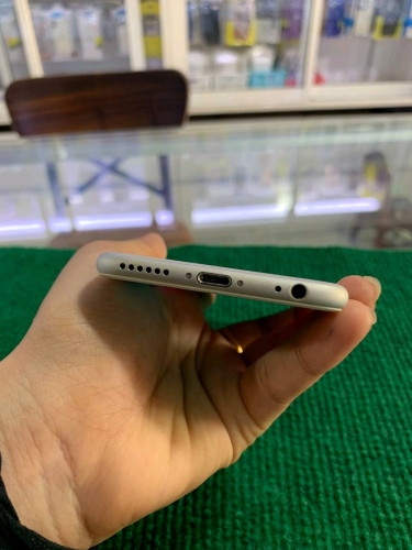 Iphone 6 (តម្លៃ50000៛)