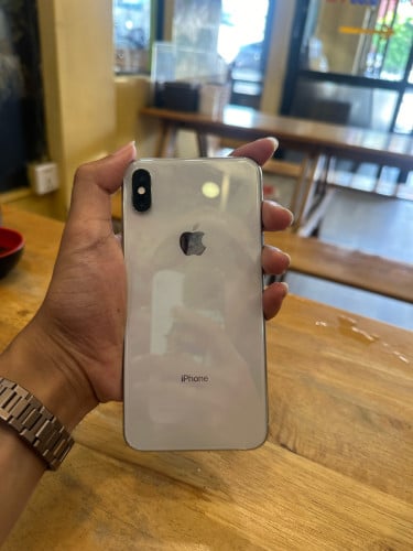 iPhone XS Max 256G នៅថ្មីអត់សូវប្រើ98% ហ្សុីនមួយជុំ •Memory 256G•ថ្ម 100% (កាន់ថ្ម)