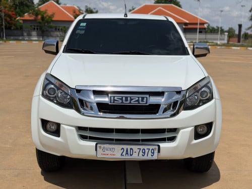 ISUZU D’MAX FULL 2013 អូតូកាពីតាស់ ឆ្វេងសុីន