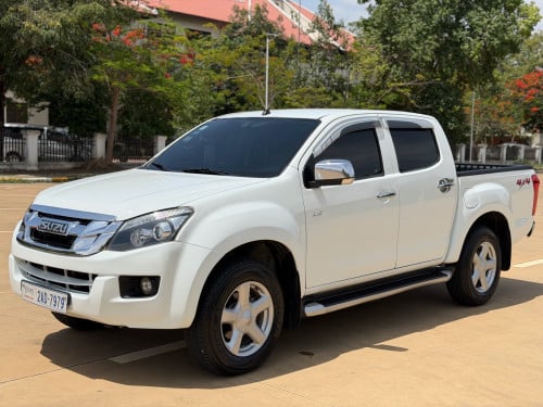 ISUZU D’MAX FULL 2013 អូតូកាពីតាស់ ឆ្វេងសុីន
